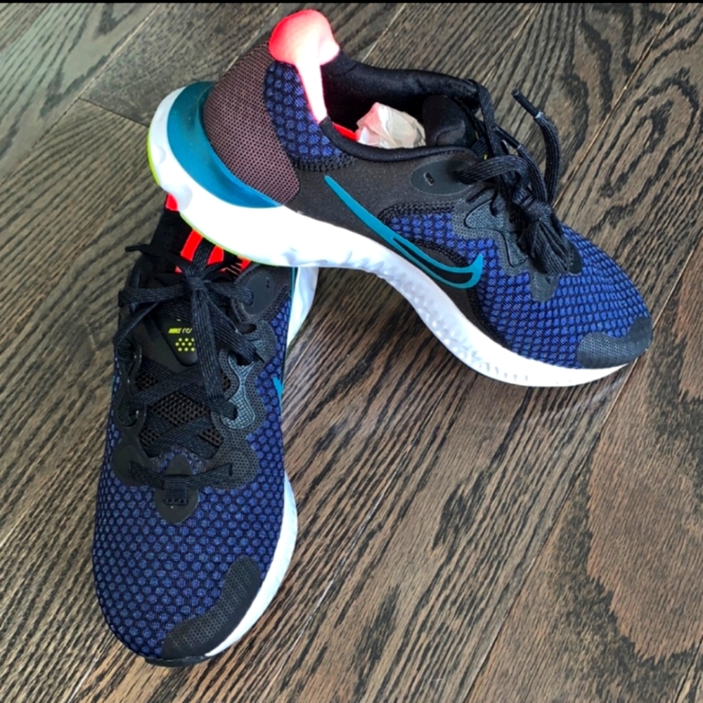Hard to find colors.....Nike Womens Renew Run 2 Sneakers Shoes  Black/Blue 7.5
